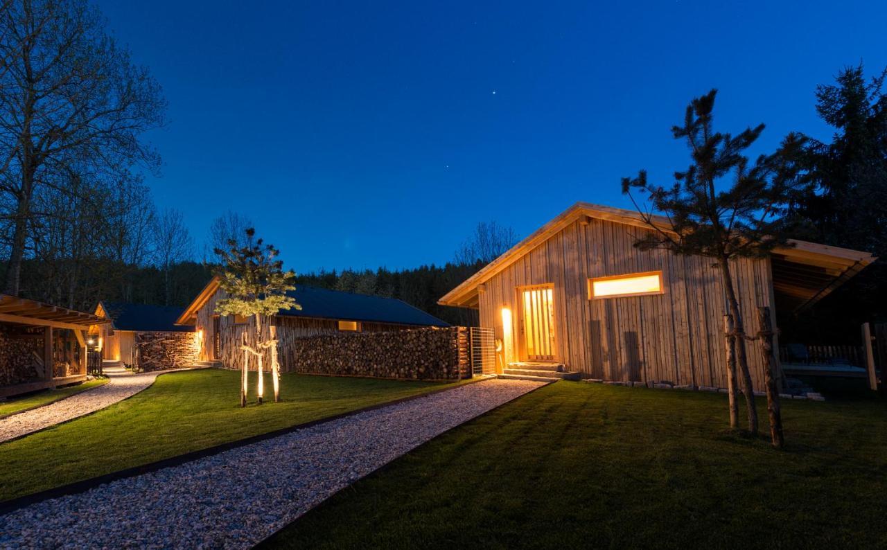 Forstgut - Premium Waldchalets Und Lodge Suiten Regen Eksteriør bilde