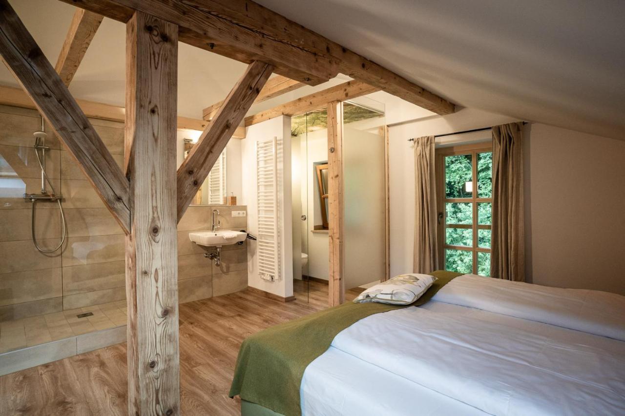 Forstgut - Premium Waldchalets Und Lodge Suiten Regen Eksteriør bilde
